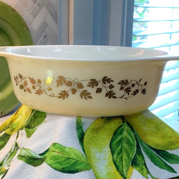 Vintage Pyrex Golden Acorn 1.5 Quart Oval Casserole Dish 043 - 1960 - Picture 1 of 15